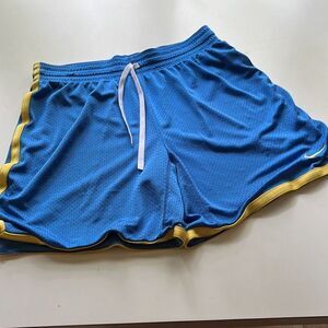 Vintage Nike Live Strong Shorts Men’s M/6 inseam